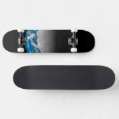 volle aarde met gesimuleerde wolken boven antarcti persoonlijk skateboard (Horizontaal)