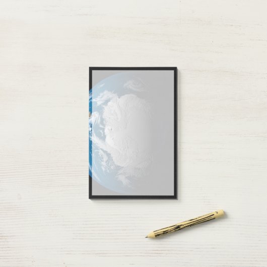 volle aarde met gesimuleerde wolken boven antarcti post-it® notes (Op bureau)