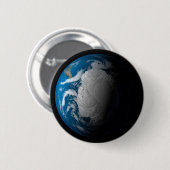 volle aarde met gesimuleerde wolken boven antarcti ronde button 5,7 cm (Voorkant /achterkant)