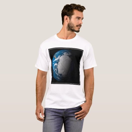 volle aarde met gesimuleerde wolken boven antarcti t-shirt (Voorkant volledig)