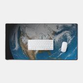 Volle Aarde met gesimuleerde wolken boven Noord-Am Bureaumat (Keyboard & Muis)