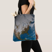 Volle Aarde met gesimuleerde wolken boven Noord-Am Tote Bag (Dichtbij)