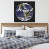 Volle aarde met orkaan Irene over de Bahama's. Canvas Afdruk (Insitu (Slaapkamer))