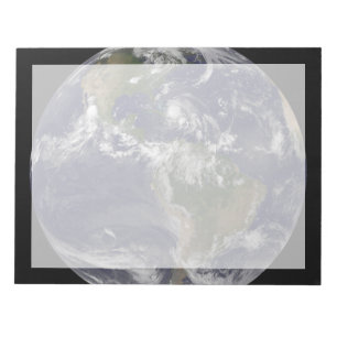 Volle aarde met orkaan Irene over de Bahama's. Notitieblok