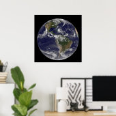 Volle aarde met orkaan Irene over de Bahama's. Poster (Thuiskantoor)