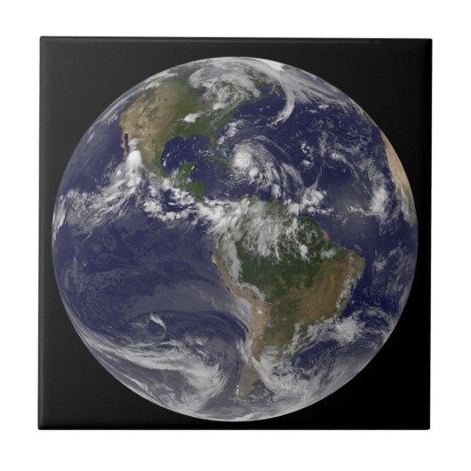 Volle aarde met orkaan Irene over de Bahama's. Tegeltje (Voorkant)