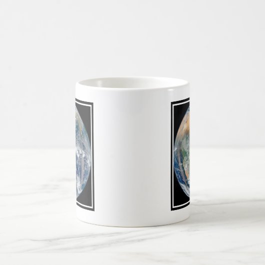 Volle aarde toont het oostelijk halfrond. koffiemok (Center)