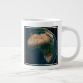 Volle aarde vanuit de ruimte boven het Afrikaanse  Grote Koffiekop (Rechts)