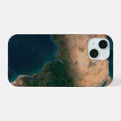 Volle aarde vanuit de ruimte boven het Afrikaanse iPhone 15 Case (Achterkant horizontaal)