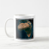 Volle aarde vanuit de ruimte boven het Afrikaanse  Koffiemok (Links)