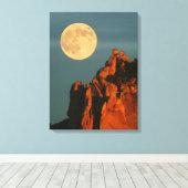 Volle Maan | Basaltkliffen Smith Rock State Park Canvas Afdruk (Insitu (Houten vloer))