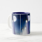 Volle Maan bij het WA Monument Tweekleurige Koffiemok (Voorkant links)