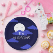 Volle maan glimlachen met donkere wolken: papieren bordje (Feest)