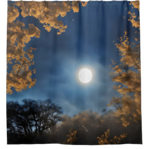 Volle maan omlijst door bomen douchegordijn