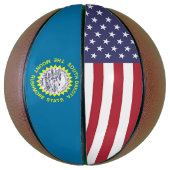 Volledig Basketball met vlag van South Dakota Basketbal (Verticaal)