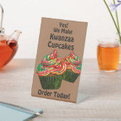 Volledig bewerkbare Kwanzaa Cupcakes voor Cake Sto Reclamebord Met Voetstuk (Insitu)
