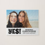 Volledig Drink - Foto Bridesmaid Voorstel Legpuzzel<br><div class="desc">Twee vrienden foto grappige bruidsmeisje of meid van eer voorstel puzzel puzzels "JA! JE KUNT HELEMAAL DRINK WORDEN BIJ DE RECEPTIE! Word jij mijn bruidsmeisje?"</div>