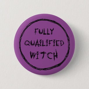 Volledig gekwalificeerd heks - houtskooleffect ronde button 5,7 cm