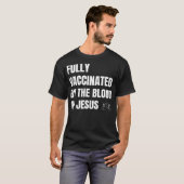 VOLLEDIG GEVACCINEERD DOOR HET BLOED VAN JESUS T-SHIRT (Voorkant volledig)
