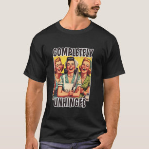Volledig losgeslagen huisvrouw uit het midden van t-shirt