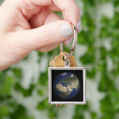 Volledig uitzicht van de Aarde in Afrika, Europa e Sleutelhanger (Hand)