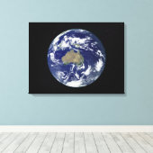 Volledig verlichte aarde gecentreerd op Australië Canvas Afdruk (Insitu (Houten vloer))