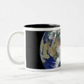 Volledig verlichte aarde in Azië Tweekleurige Koffiemok (Links)