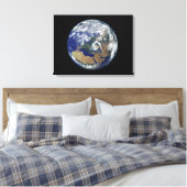 Volledig verlichte aarde in het centrum van Europa Canvas Afdruk (Insitu (Slaapkamer))
