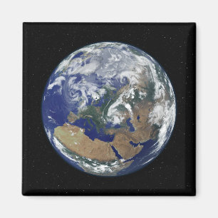 Volledig verlichte aarde in het centrum van Europa Magneet