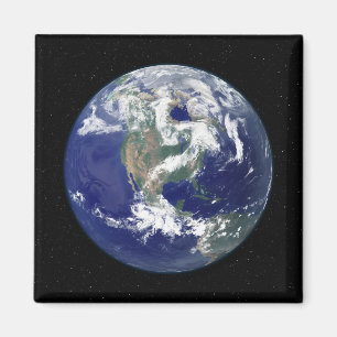 Volledig verlichte aarde in het centrum van Noord- Magneet