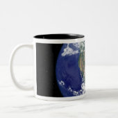 Volledig verlichte aarde in het centrum van Noord- Tweekleurige Koffiemok (Links)