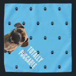 Volledig verplaatsbare Pet Bandana<br><div class="desc">Je pug kon er niet meer op lijken dan in deze hand getrokken huisbandiaan!</div>