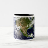 Volledige Aarde met Noord-Amerika Tweekleurige Koffiemok (Center)