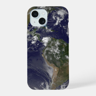 Volledige aarde met tropische stormen in de Atlant iPhone 15 Case