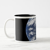 Volledige aarde rond de Stille Oceaan Tweekleurige Koffiemok (Links)