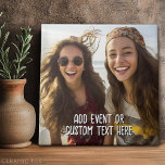 Volledige foto met de Tekst van de Douane in Wit Tegeltje<br><div class="desc">Een leuke manier om herinneringen vast te leggen en te delen met vrienden. Voeg een vierkant of foto toe en je favoriete bijschrift om een cool cadeau voor vrienden te maken.</div>