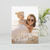 Volledige foto Witte belettering overlay Vrolijk k Feestdagenkaart (Staand voorkant)