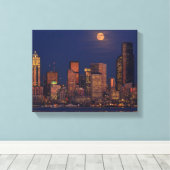 Volledige maan over de skyline van Seattle Canvas Afdruk (Insitu (Houten vloer))