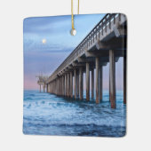 Volledige maan over pier, Californië Keramisch Ornament (Links)