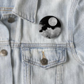 VOLLEDIGE MOON CLOUDS BLACK EN WHITE RONDE BUTTON 5,7 CM (In situ)