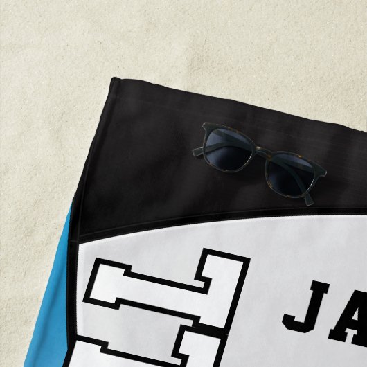 Volleybal in de blauwe, zwarte en witte keuken strandlaken (In situ)