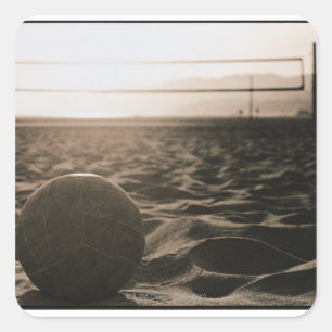 Volleybal in de zand vierkante sticker