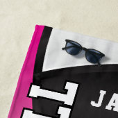 Volleybal in roze, zwart en wit strandlaken (In situ)