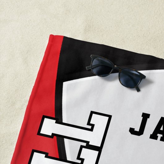 Volleybal in zwarte, rode en witte handdoek (In situ)