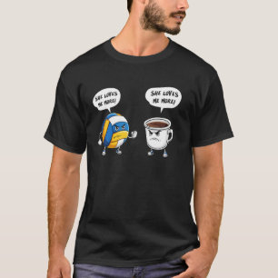Volleybal koffie Ze houdt meer van mij vrouwen T-shirt