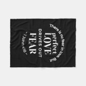 "Volmaakte liefde verdrijft angst" (1 Johannes 4:1 Fleece Deken (Voorkant (Horizontaal))