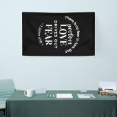 "Volmaakte liefde verdrijft angst" (1 Johannes 4:1 Spandoek (Beurs)