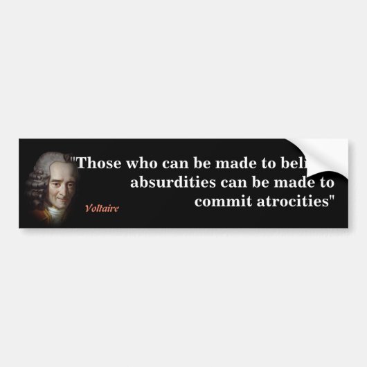 Voltaire citaat over absurdities en wreedheden bumpersticker (Voorkant)
