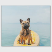 Volwassen bruine Franse bulldog op kayak Cadeaupapier (Vlak)