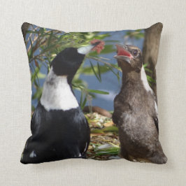 Volwassen Magpie met Juvenile Kussen